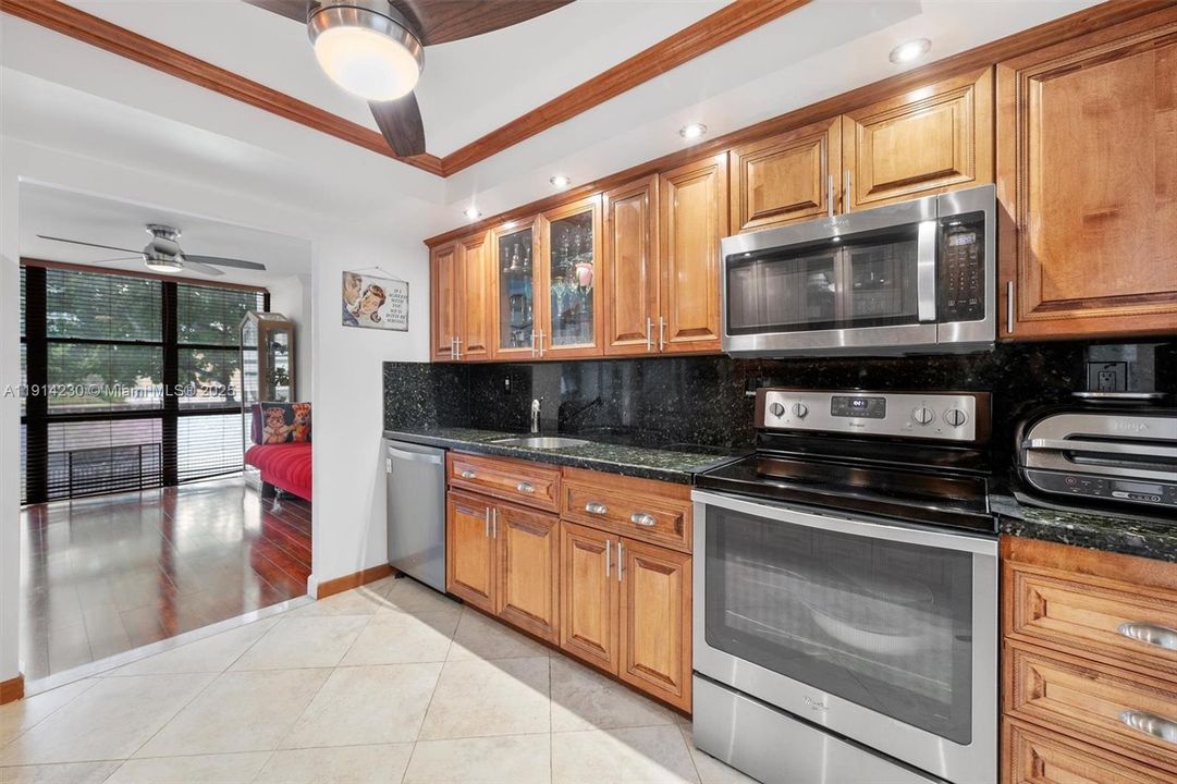 На продажу: $449,000 (2 спален, 2 ванн, 1430 Квадратных фут)