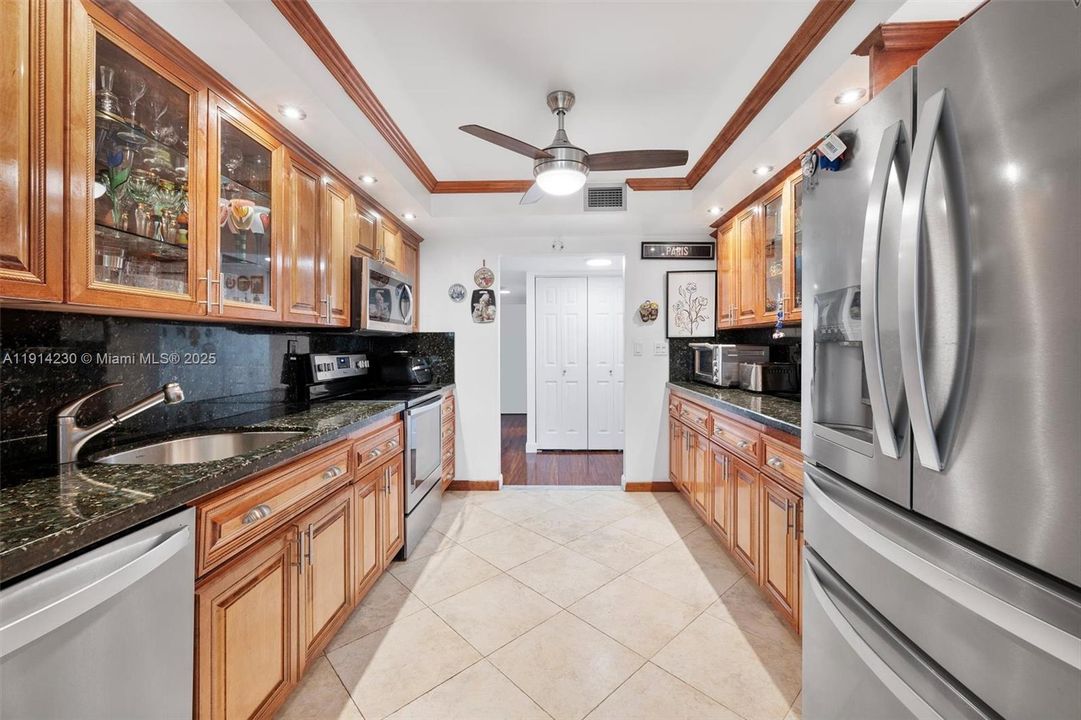 На продажу: $449,000 (2 спален, 2 ванн, 1430 Квадратных фут)