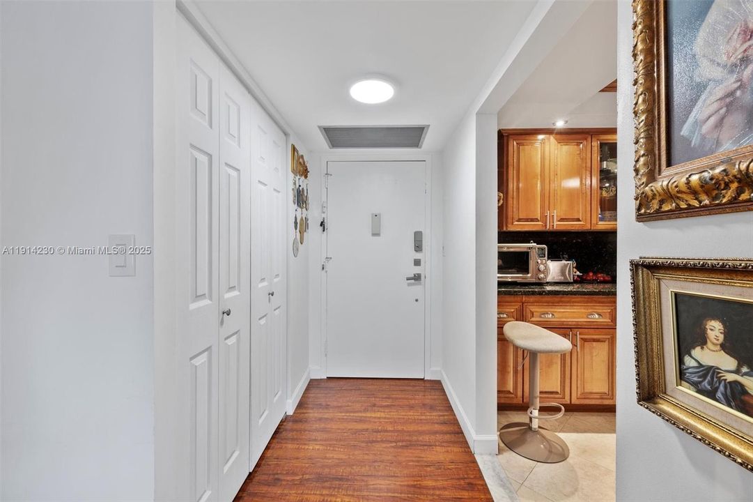 На продажу: $449,000 (2 спален, 2 ванн, 1430 Квадратных фут)