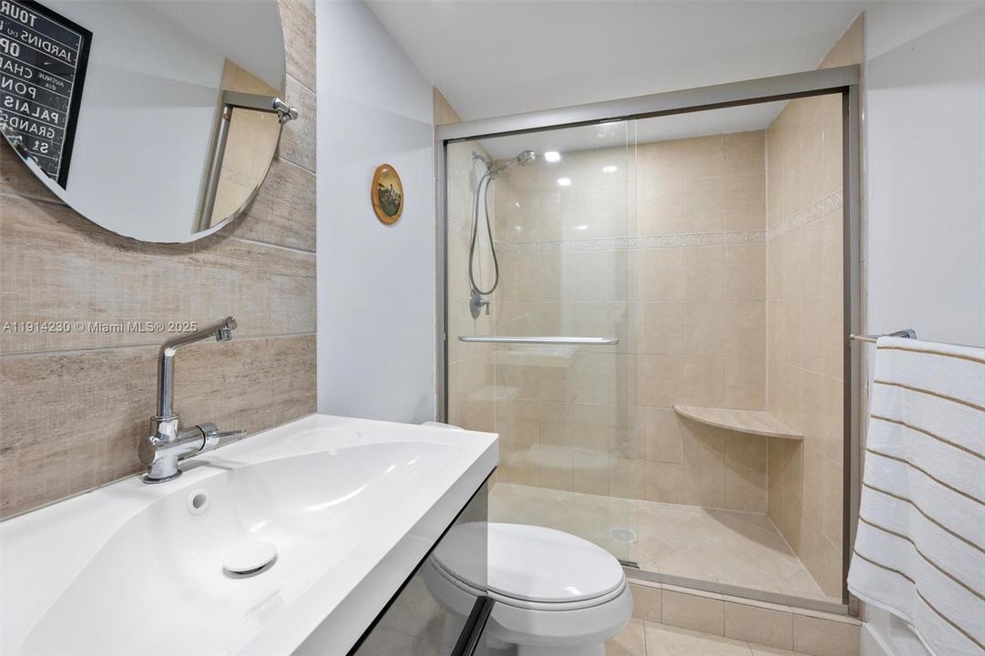 На продажу: $449,000 (2 спален, 2 ванн, 1430 Квадратных фут)