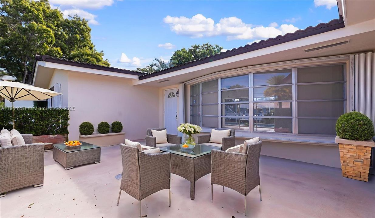 待售: $848,900 (3 贝兹, 2 浴室, 1688 平方英尺)