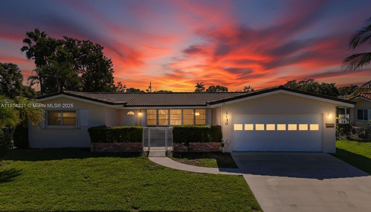 待售: $848,900 (3 贝兹, 2 浴室, 1688 平方英尺)