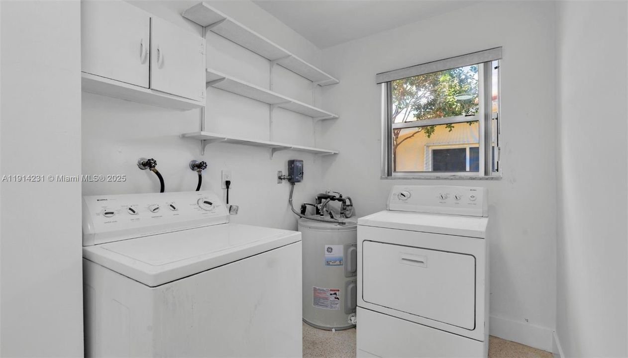 待售: $848,900 (3 贝兹, 2 浴室, 1688 平方英尺)