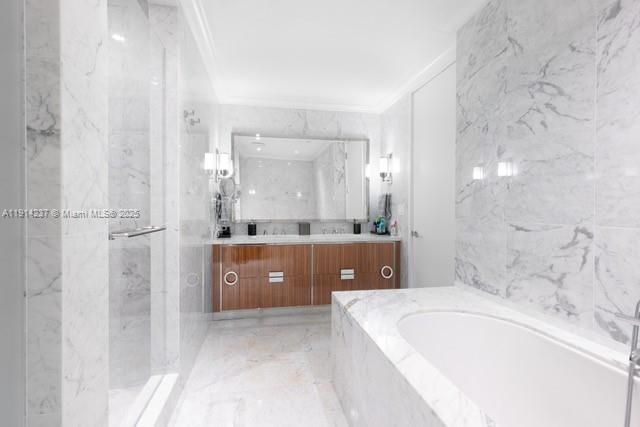 На продажу: $3,490,000 (2 спален, 2 ванн, 1447 Квадратных фут)