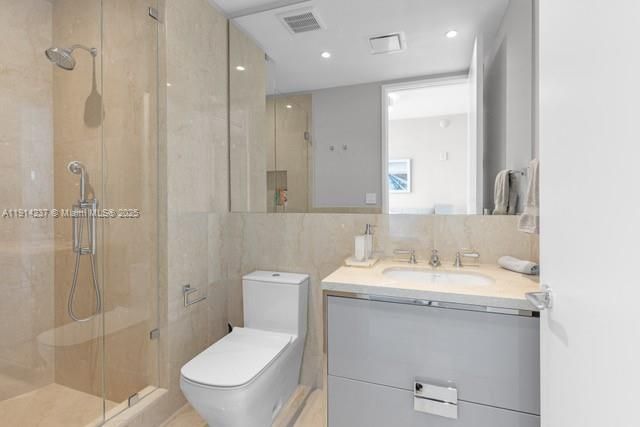 На продажу: $3,490,000 (2 спален, 2 ванн, 1447 Квадратных фут)