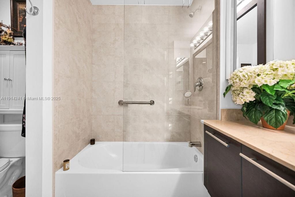 На продажу: $895,000 (2 спален, 2 ванн, 1380 Квадратных фут)