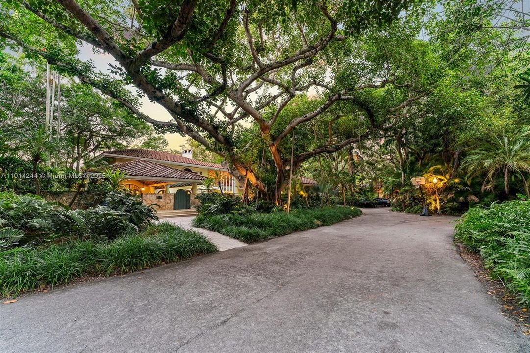 For Sale: $7,800,000 (3 beds, 4 baths, 4040 Square Feet)