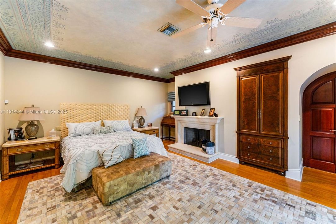 For Sale: $7,800,000 (3 beds, 4 baths, 4040 Square Feet)