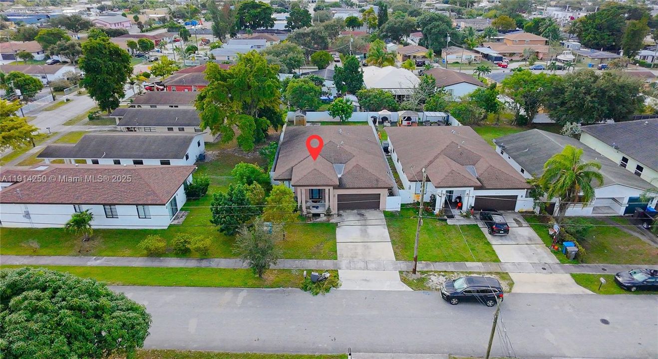 Под контрактом: $590,000 (4 спален, 2 ванн, 2260 Квадратных фут)