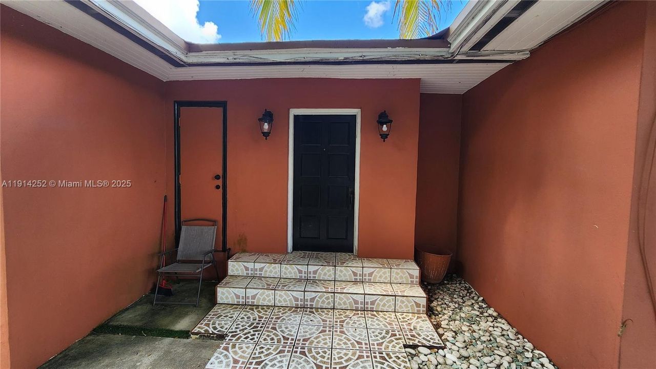 待售: $2,500,000 (5 贝兹, 5 浴室, 4177 平方英尺)