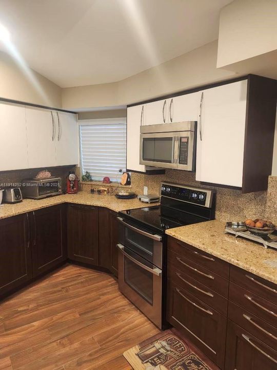 待售: $2,500,000 (5 贝兹, 5 浴室, 4177 平方英尺)