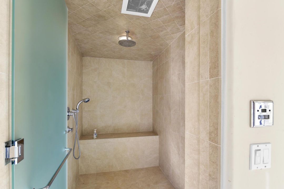 3343 S Indian River Dr Fort-large-026-04