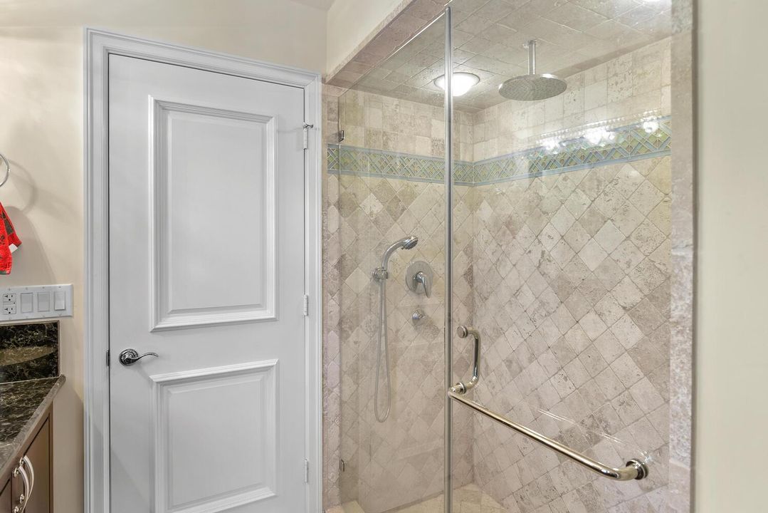 3343 S Indian River Dr Fort-large-035-05