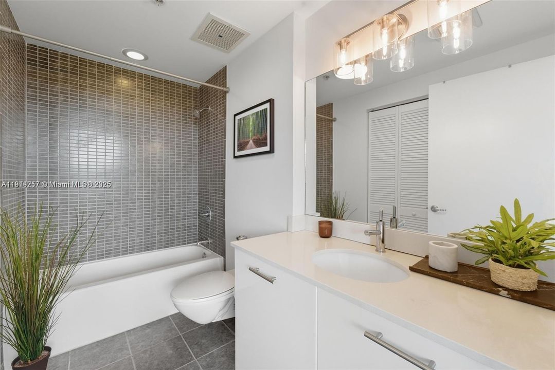 Activo con contrato: $3,500 (1 camas, 1 baños, 802 Pies cuadrados)