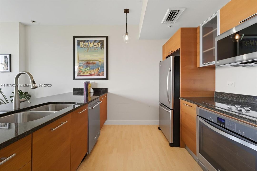 Activo con contrato: $3,500 (1 camas, 1 baños, 802 Pies cuadrados)