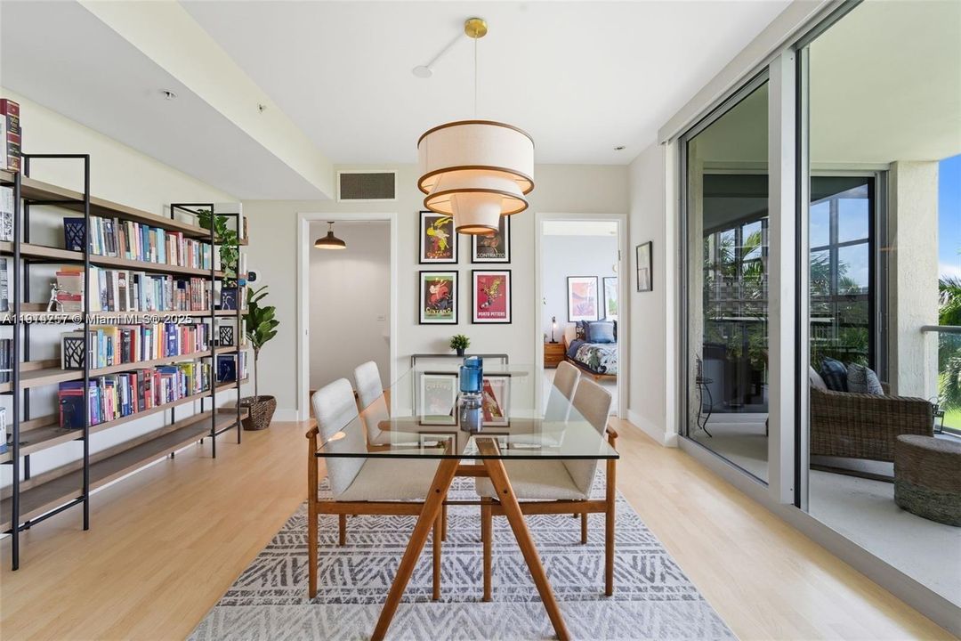 Activo con contrato: $3,500 (1 camas, 1 baños, 802 Pies cuadrados)