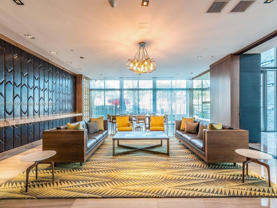 Activo con contrato: $3,500 (1 camas, 1 baños, 802 Pies cuadrados)