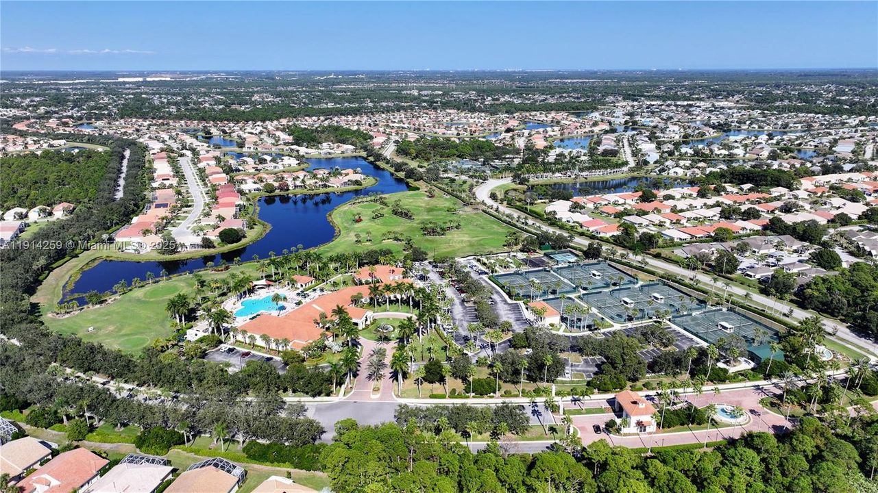 For Sale: $330,000 (2 beds, 2 baths, 1481 Square Feet)