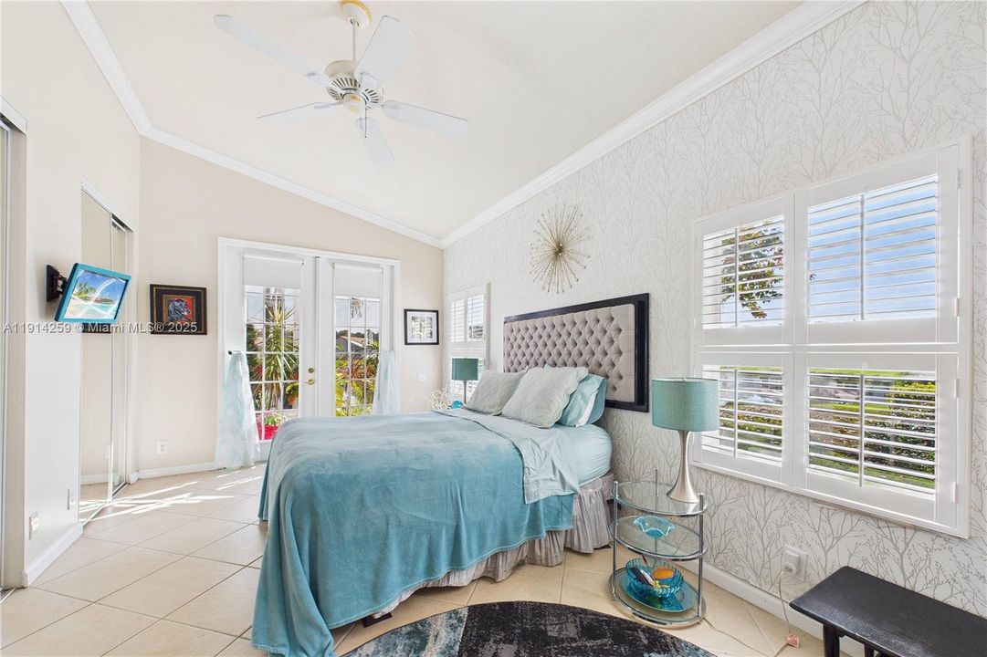 For Sale: $330,000 (2 beds, 2 baths, 1481 Square Feet)