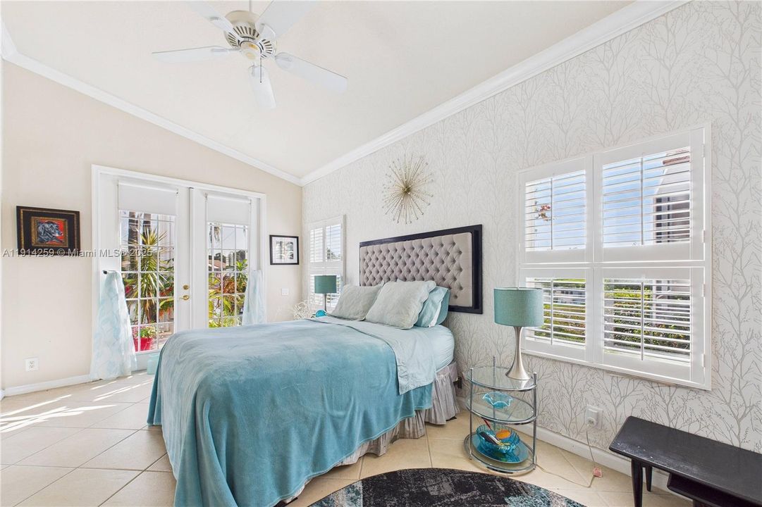 For Sale: $330,000 (2 beds, 2 baths, 1481 Square Feet)