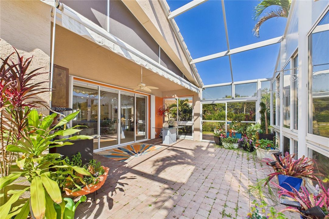 For Sale: $330,000 (2 beds, 2 baths, 1481 Square Feet)