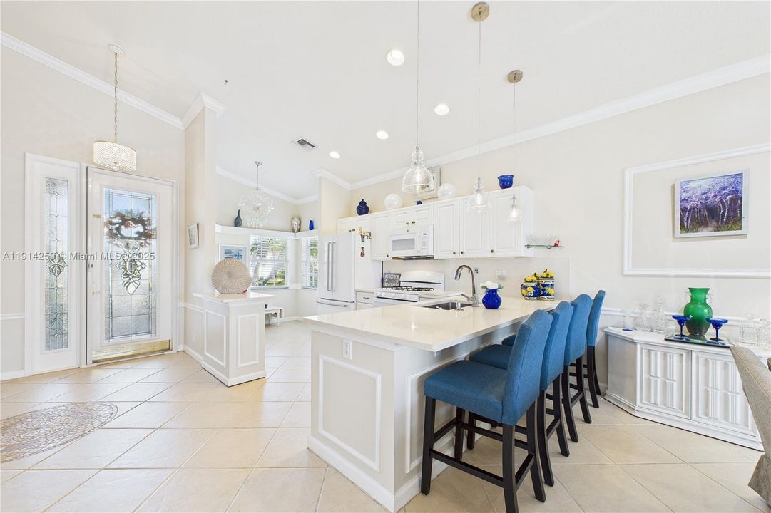 For Sale: $330,000 (2 beds, 2 baths, 1481 Square Feet)