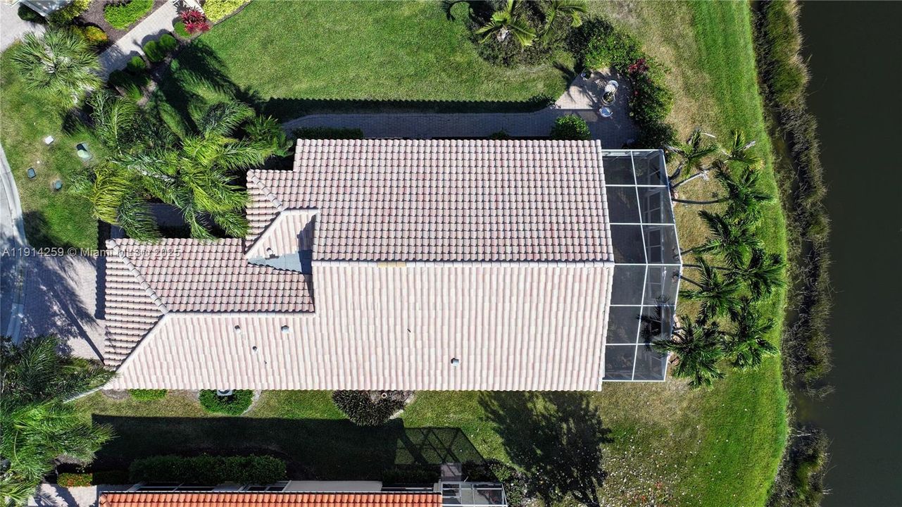 For Sale: $330,000 (2 beds, 2 baths, 1481 Square Feet)