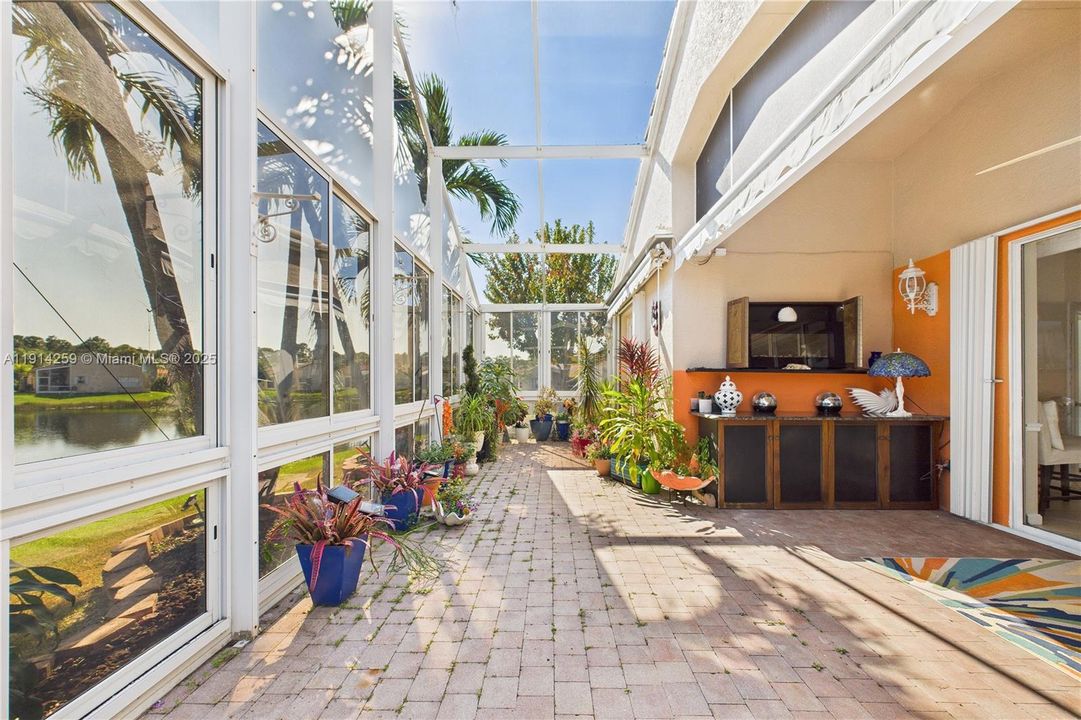 For Sale: $330,000 (2 beds, 2 baths, 1481 Square Feet)