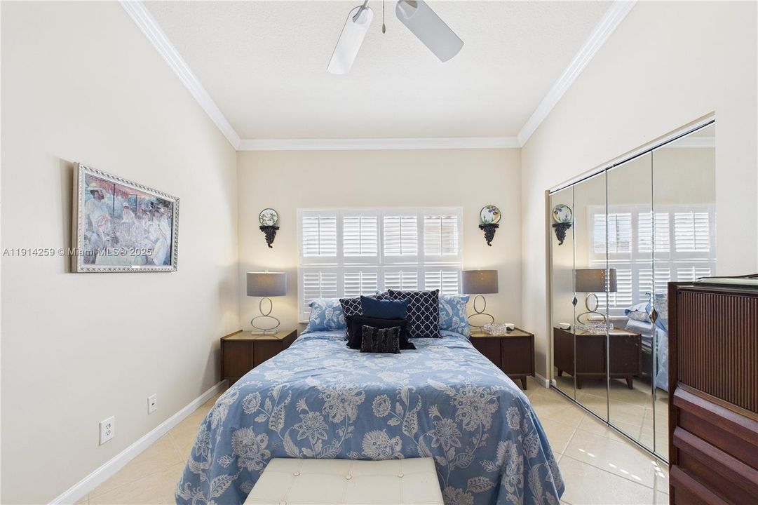 For Sale: $330,000 (2 beds, 2 baths, 1481 Square Feet)