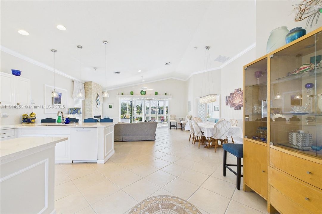 For Sale: $330,000 (2 beds, 2 baths, 1481 Square Feet)