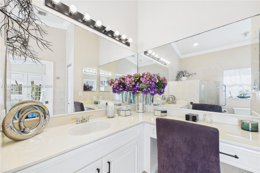 For Sale: $330,000 (2 beds, 2 baths, 1481 Square Feet)