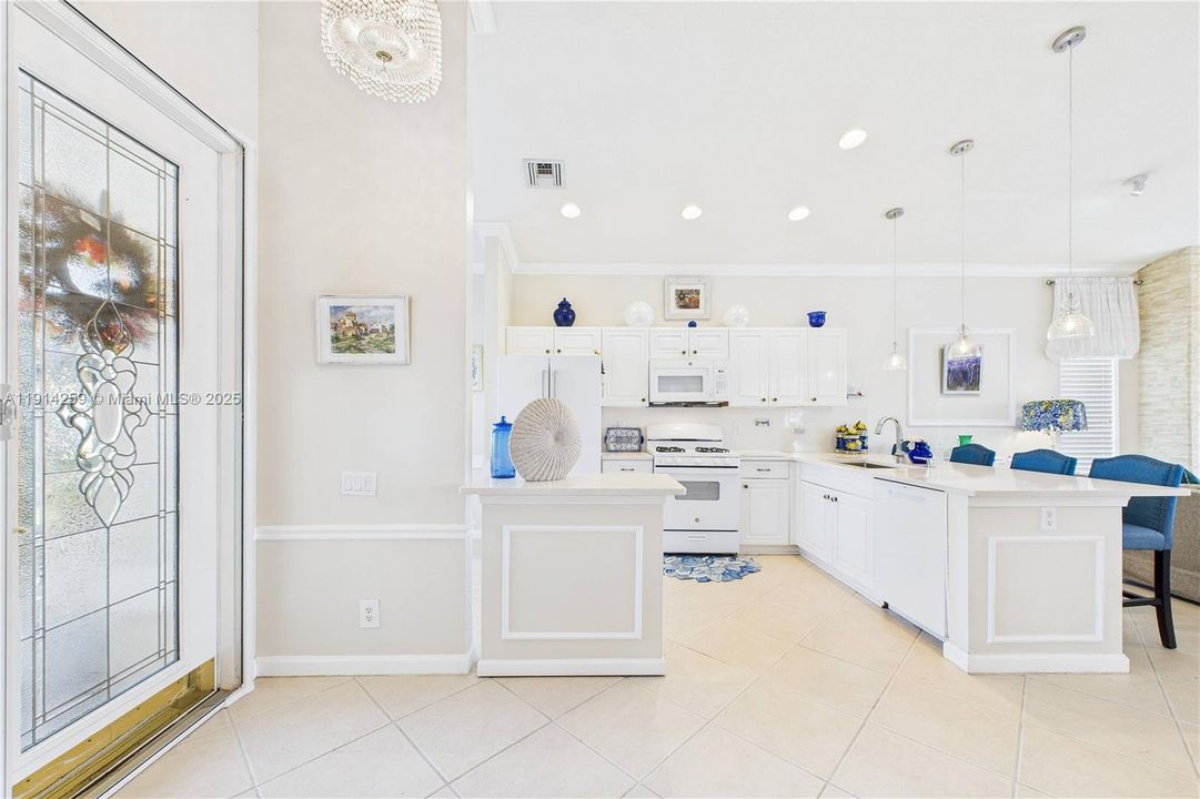 For Sale: $330,000 (2 beds, 2 baths, 1481 Square Feet)