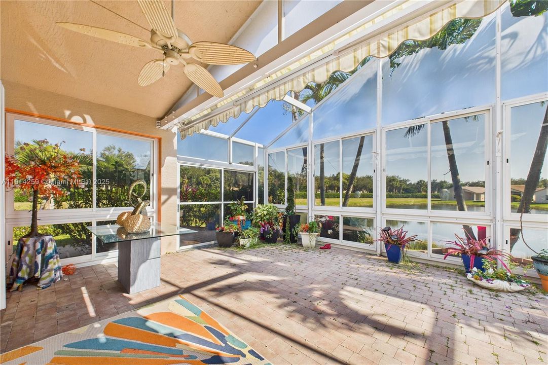 For Sale: $330,000 (2 beds, 2 baths, 1481 Square Feet)