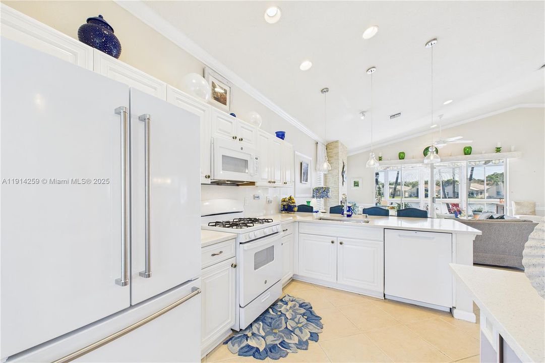 For Sale: $330,000 (2 beds, 2 baths, 1481 Square Feet)