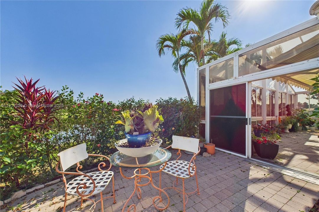 For Sale: $330,000 (2 beds, 2 baths, 1481 Square Feet)