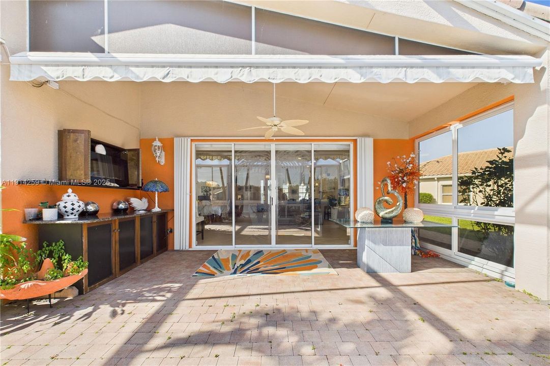 For Sale: $330,000 (2 beds, 2 baths, 1481 Square Feet)