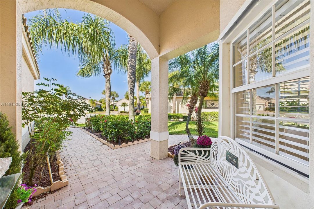 For Sale: $330,000 (2 beds, 2 baths, 1481 Square Feet)