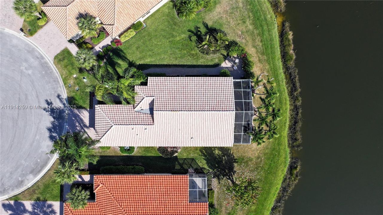 For Sale: $330,000 (2 beds, 2 baths, 1481 Square Feet)