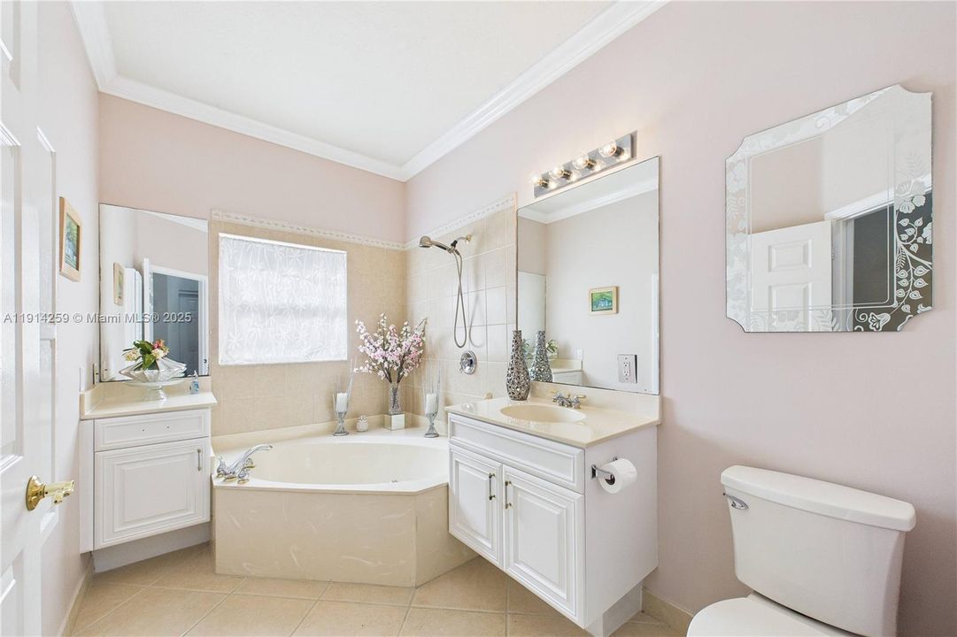 For Sale: $330,000 (2 beds, 2 baths, 1481 Square Feet)