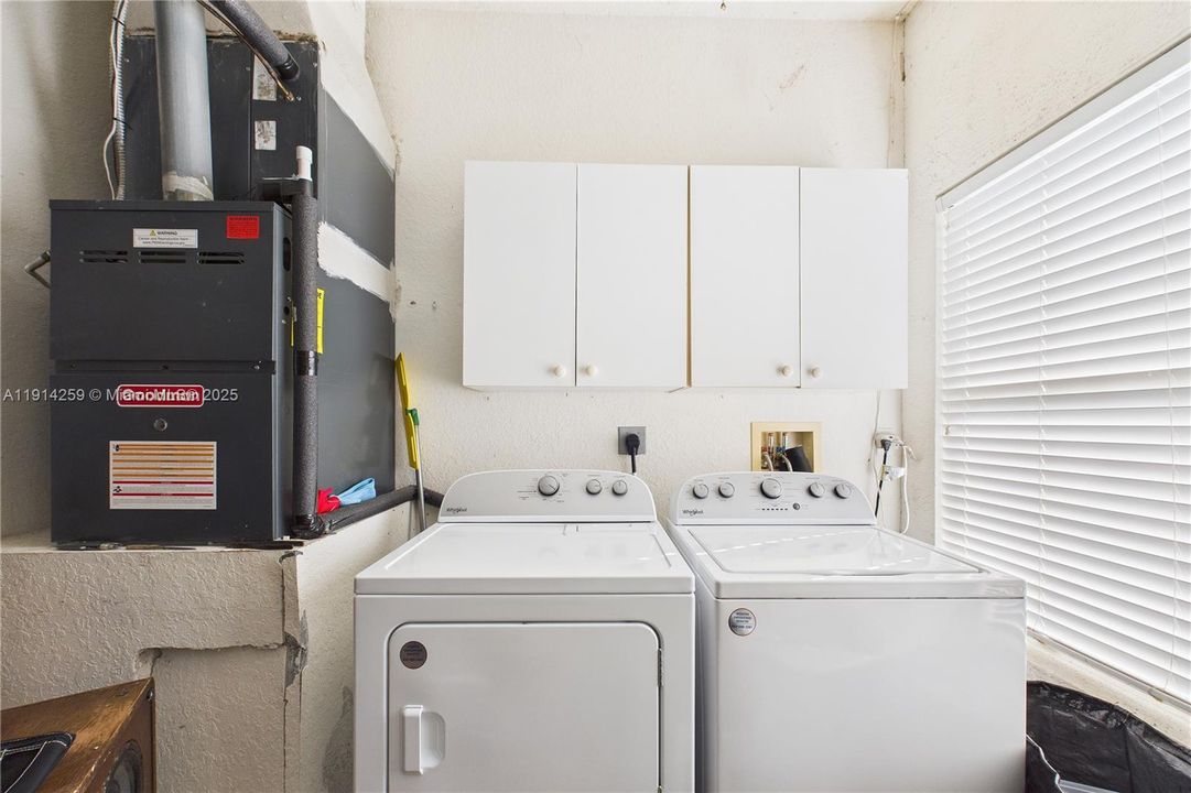 For Sale: $330,000 (2 beds, 2 baths, 1481 Square Feet)