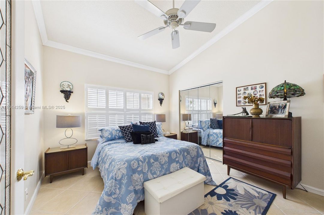 For Sale: $330,000 (2 beds, 2 baths, 1481 Square Feet)