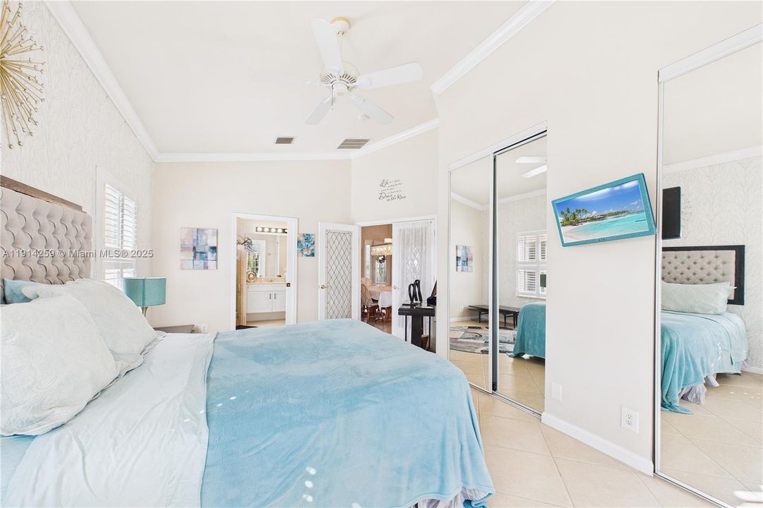 For Sale: $330,000 (2 beds, 2 baths, 1481 Square Feet)