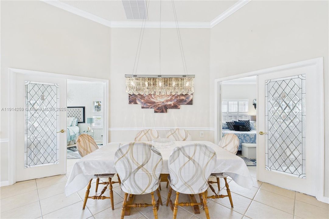 For Sale: $330,000 (2 beds, 2 baths, 1481 Square Feet)