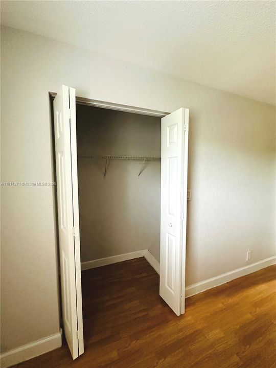 Active With Contract: $1,950 (2 beds, 1 baths, 938 Square Feet)