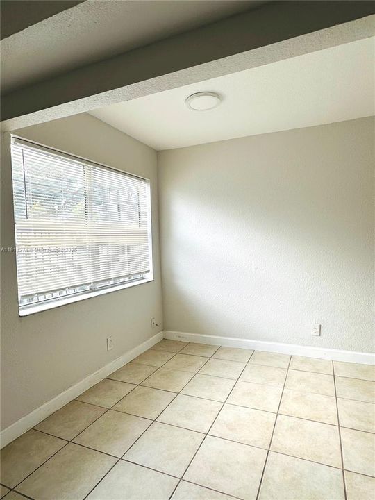 Active With Contract: $1,950 (2 beds, 1 baths, 938 Square Feet)