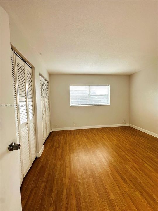 Active With Contract: $1,950 (2 beds, 1 baths, 938 Square Feet)