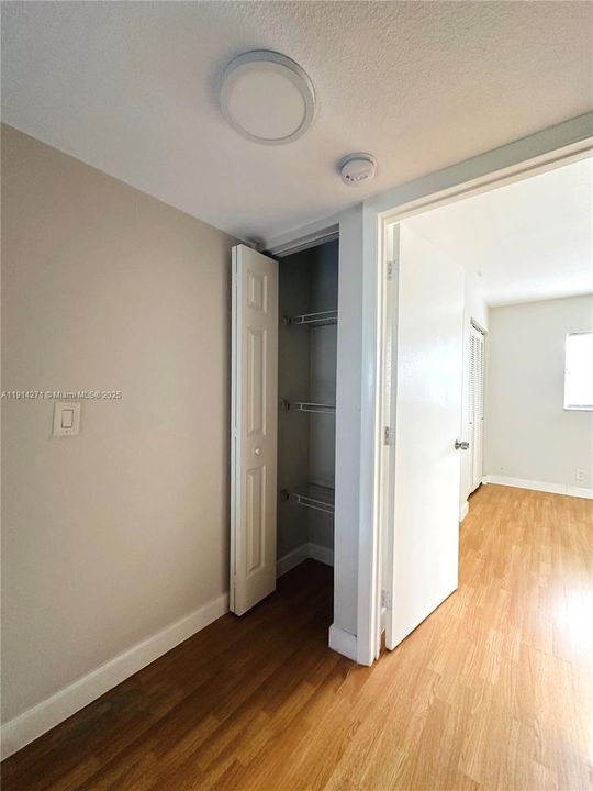 Active With Contract: $1,950 (2 beds, 1 baths, 938 Square Feet)