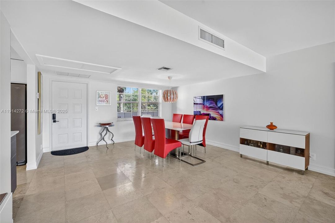 En Venta: $395,000 (3 camas, 2 baños, 1500 Pies cuadrados)