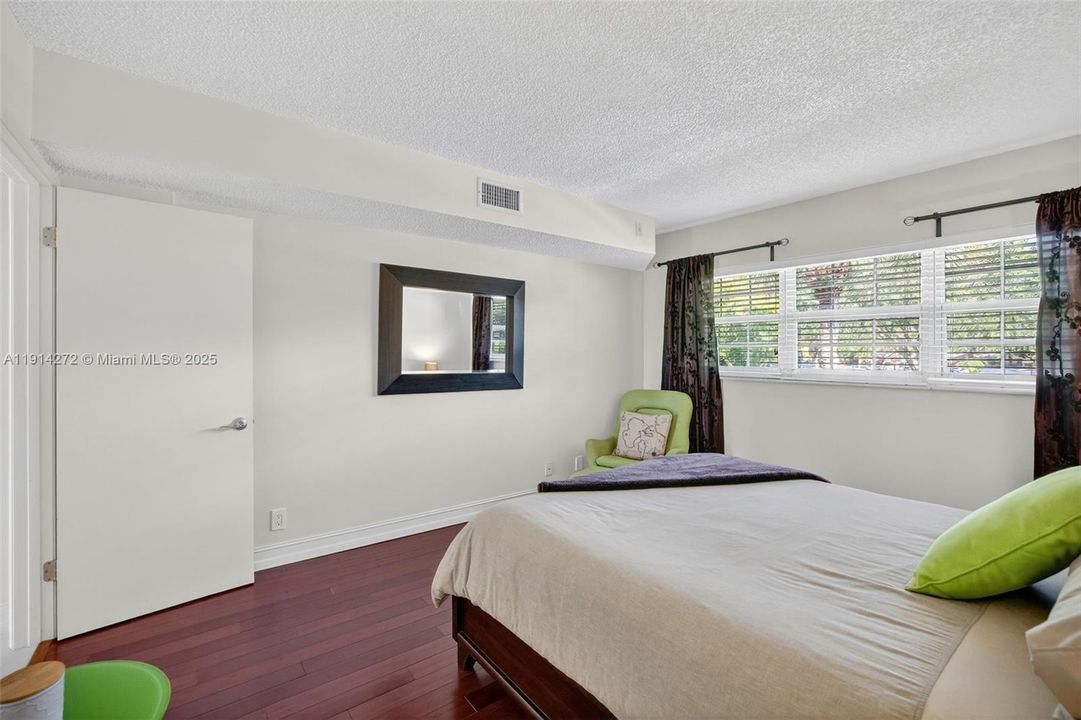 En Venta: $395,000 (3 camas, 2 baños, 1500 Pies cuadrados)