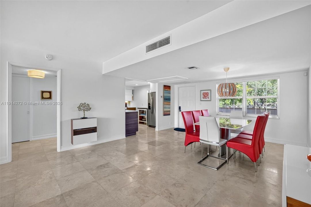 En Venta: $395,000 (3 camas, 2 baños, 1500 Pies cuadrados)